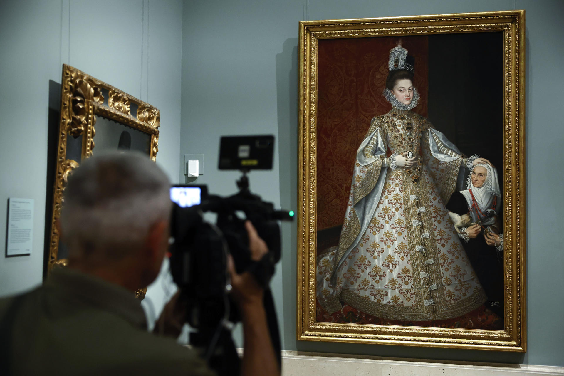 Lee más sobre el artículo Tontillos, guardainfantes y crinolinas o cómo descubrir la moda en los cuadros del Prado