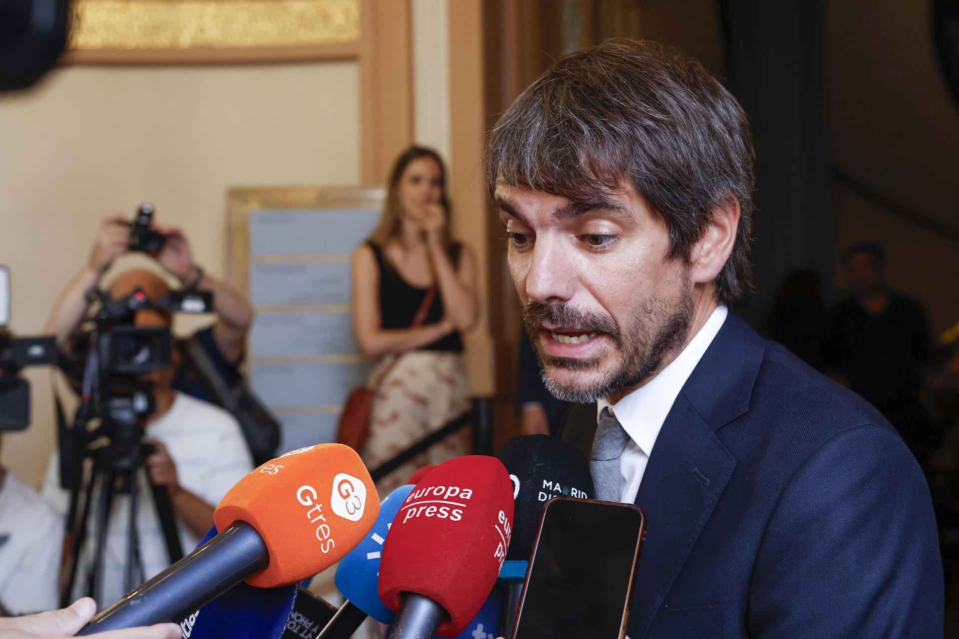 Lee más sobre el artículo Urtasun rinde homenaje a Manuel de la Calva, «ejemplo de vida, pasión y música»