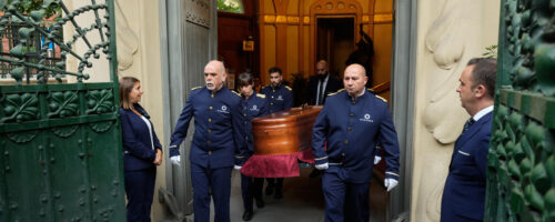 Cierra la capilla ardiente de Manuel de la Calva, «pionero» y «gigante de la música»
