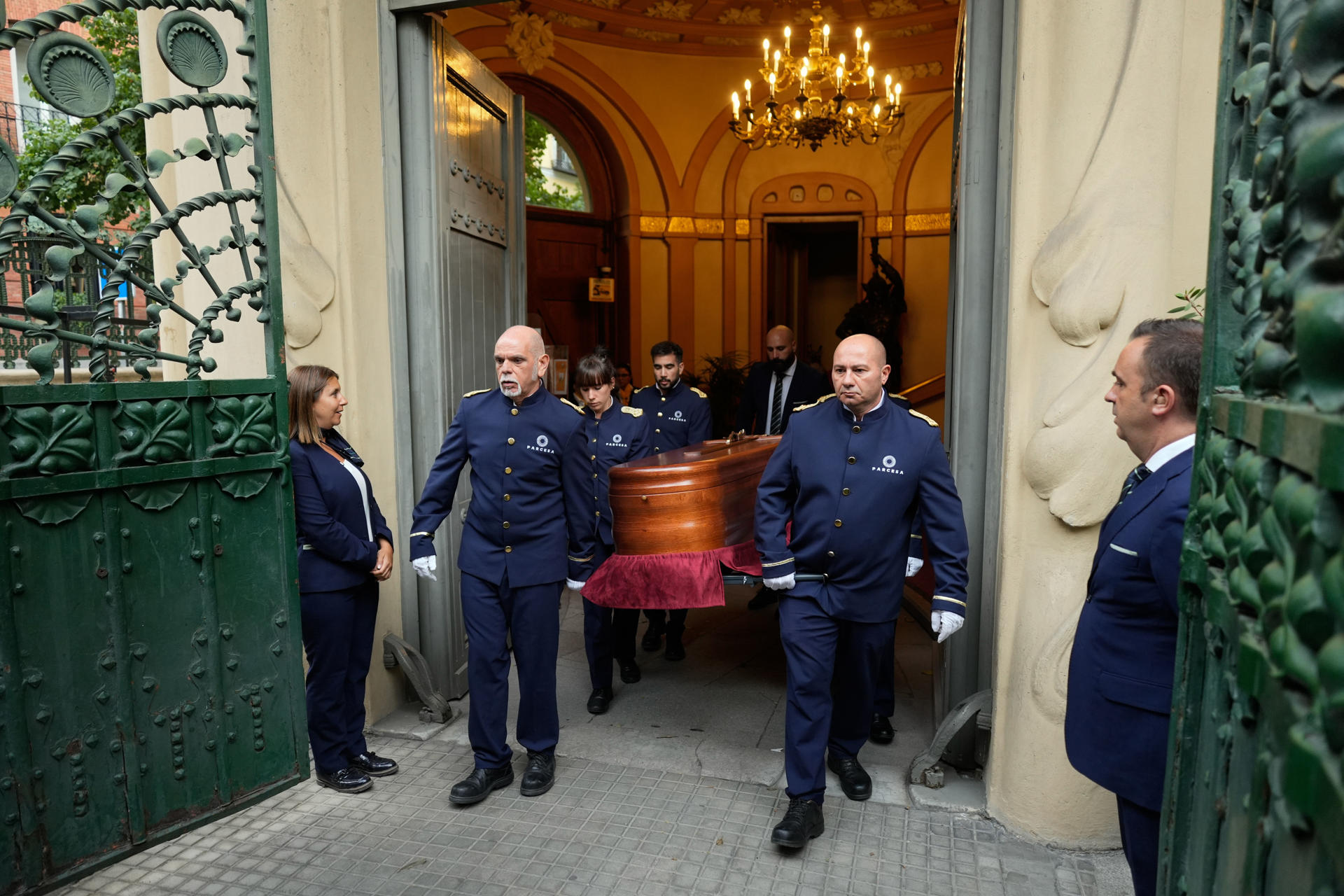 Lee más sobre el artículo Cierra la capilla ardiente de Manuel de la Calva, «pionero» y «gigante de la música»