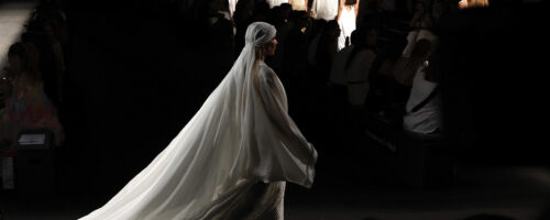 Claro Couture se inspira en los años veinte para crear «una oda a la feminidad»