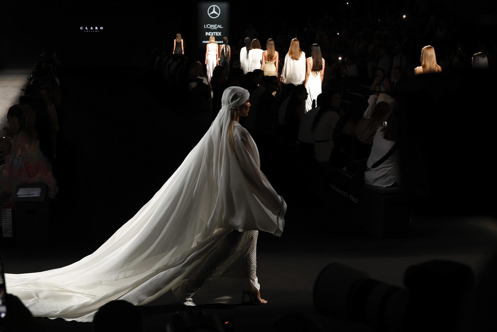 Lee más sobre el artículo Claro Couture se inspira en los años veinte para crear «una oda a la feminidad»