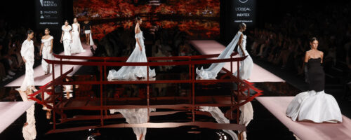 Grandes volúmenes y siluetas audaces en las propuestas de Isabel Sanchís y Hannibal Laguna