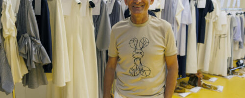 Modesto Lomba apuesta todo al blanco en una colección llena de luz inspirada en Sorolla