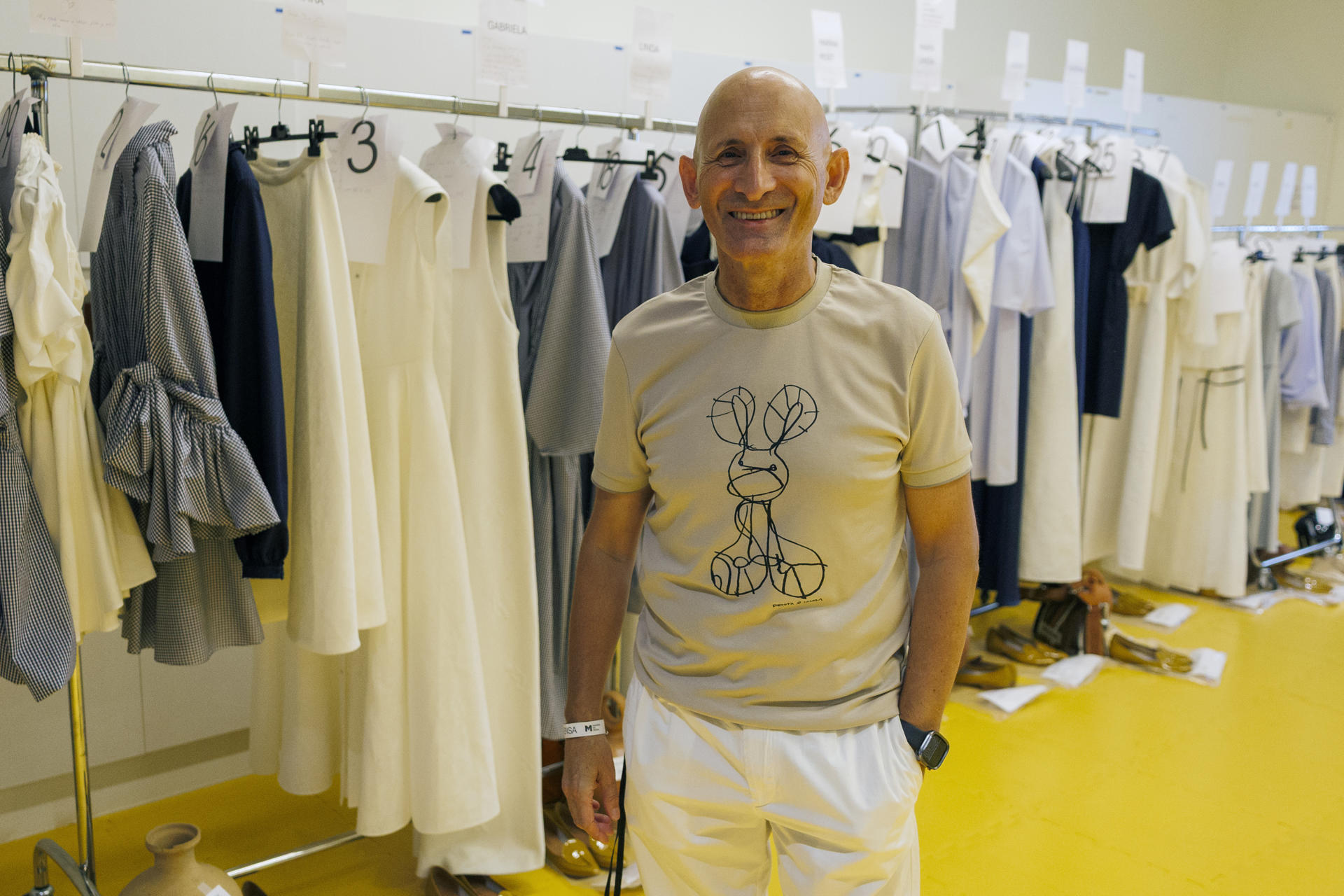 Lee más sobre el artículo Modesto Lomba apuesta todo al blanco en una colección llena de luz inspirada en Sorolla