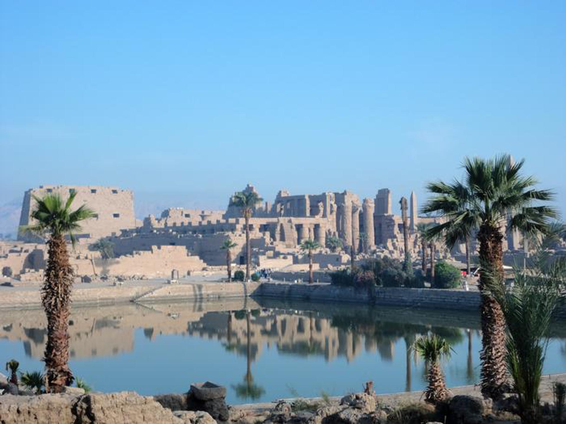 Lee más sobre el artículo Científicos ‘reducen’ la antigüedad del templo egipcio de Karnak y recrean su entorno