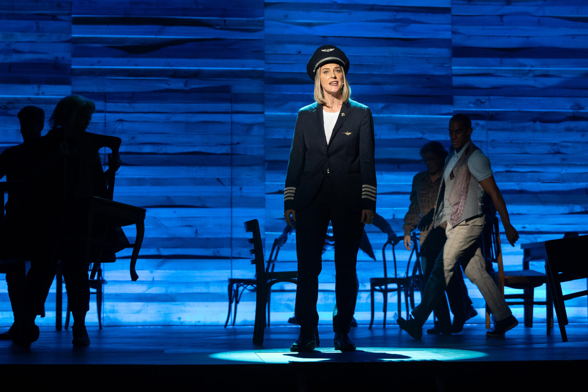 Lee más sobre el artículo ‘Come from away’ triunfa con seis premios del Teatro Musical