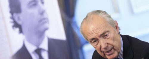 Luis Alberto de Cuenca gana la segunda Antorcha de Honor a la Trayectoria Poética