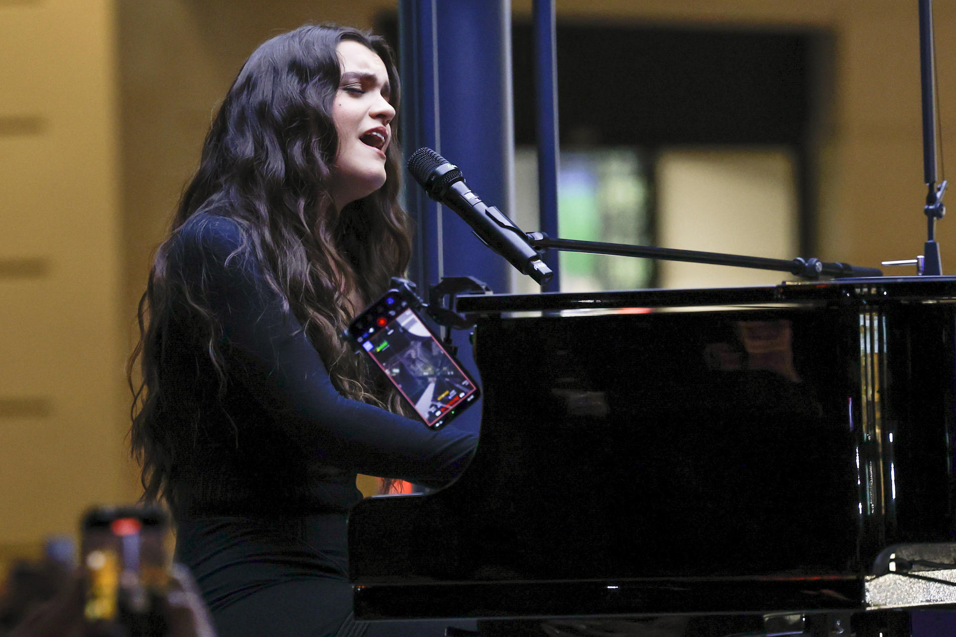 Lee más sobre el artículo Amaia, Dellafuente, Israel Fernández y Yerai Cortés desatan la locura en la Puerta del Sol