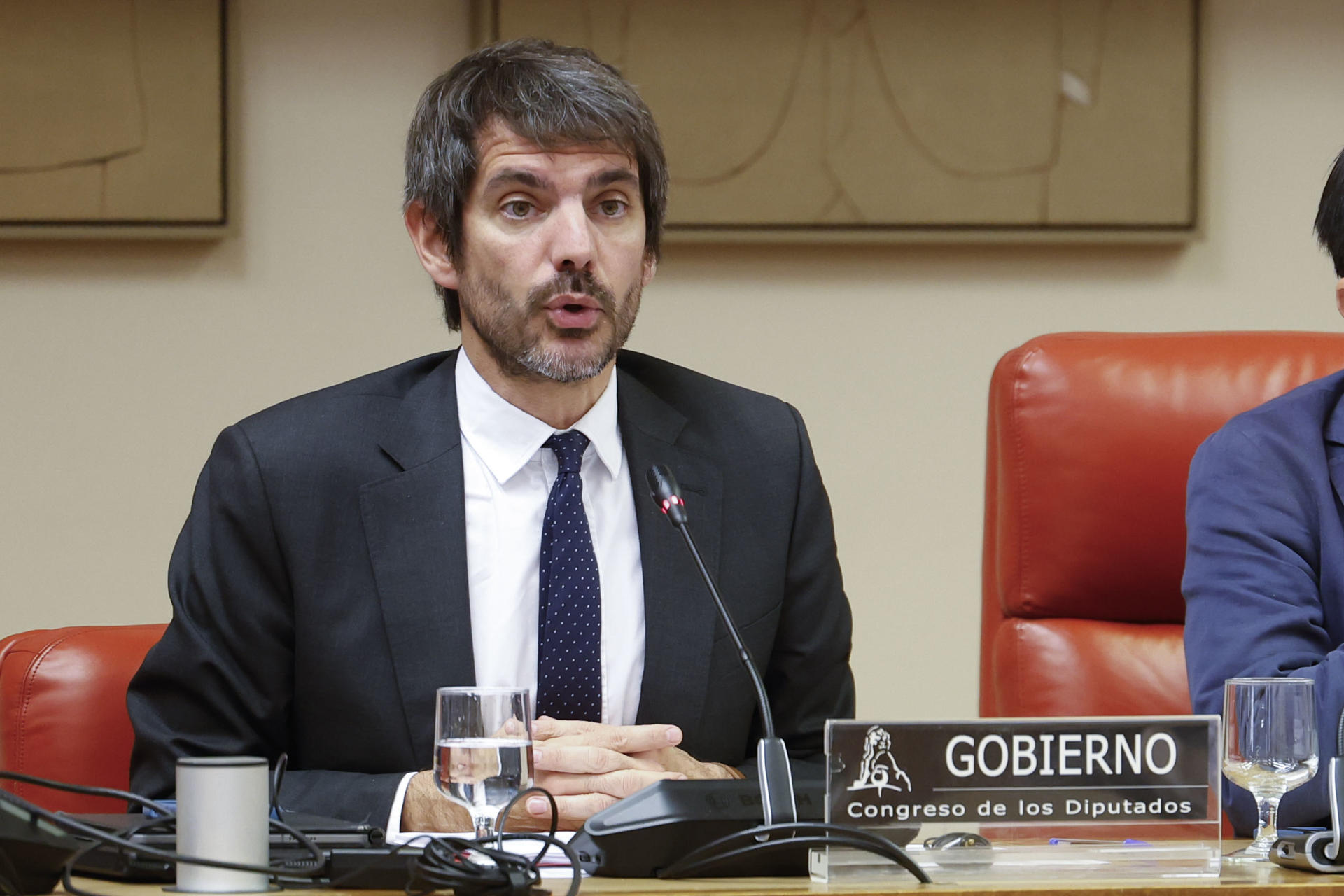 Lee más sobre el artículo Urtasun anuncia el procedimiento de extinción de cuatro fundaciones franquistas