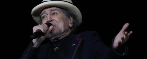 Sabina da un emocionado adiós en el «último concierto y el más importante» de su vida