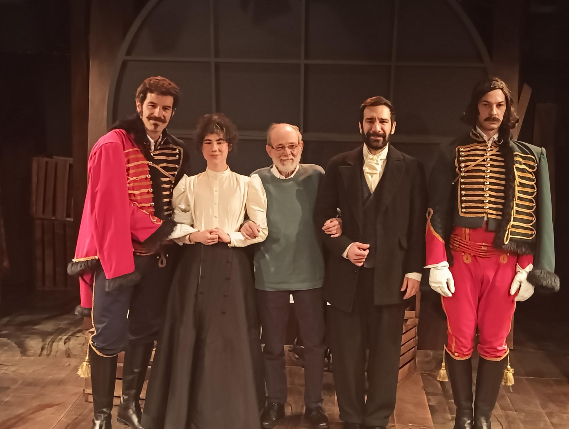 Lee más sobre el artículo ‘Los duelistas’, una historia de amor y de guerra dirigida por Emilio Gutiérrez Caba