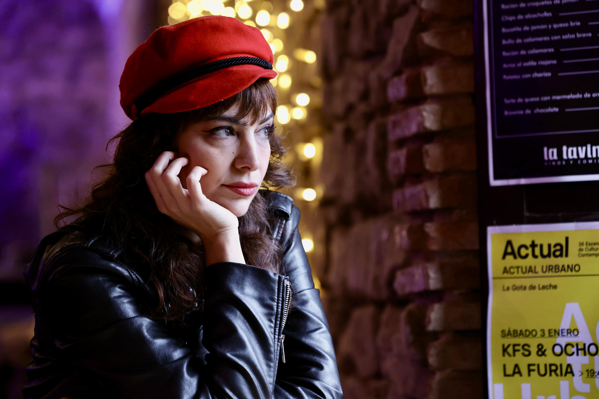 Lee más sobre el artículo Nat Simons: «Una IA nunca podría hacer el amor, y el arte es hacer el amor»